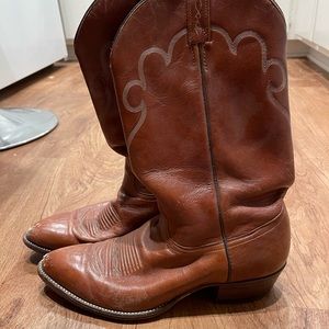 Men’s cowboy boots.